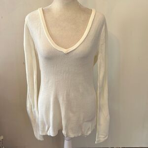New York & Company cream colored V neckline long sleeve sweater Size M NWT